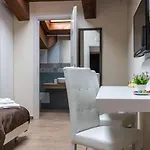 Agora' 4*